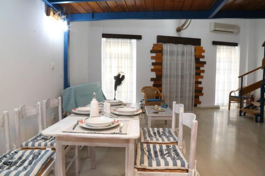 Lignum Apartment Ermoupoli Luaran gambar