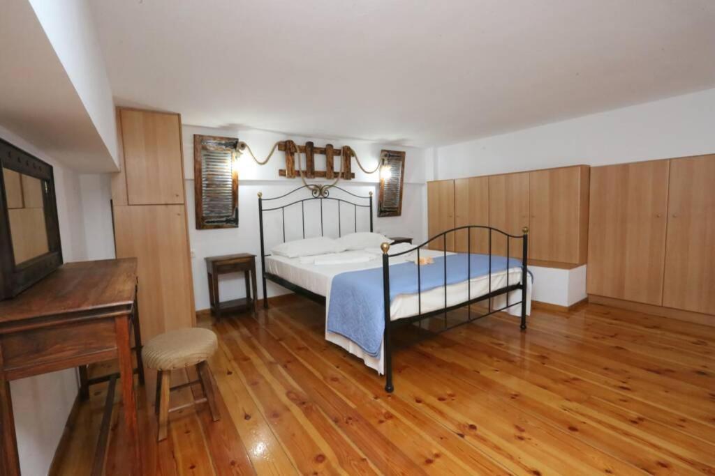 Lignum Apartment Ermoupoli Luaran gambar