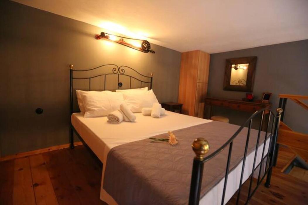 Lignum Apartment Ermoupoli Luaran gambar
